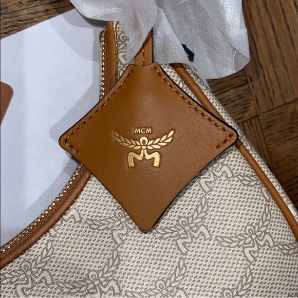 MCM NWT Himmel Ascending Moon Hobo in Lauretos, Shoulder Bag with Tag & Dust Bag - Picture 2 of 16